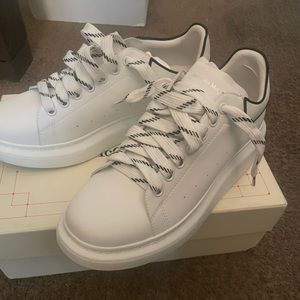 Alexander McQueen Black & White